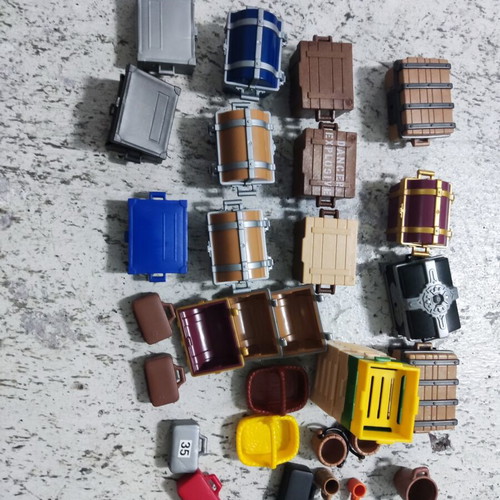 Playmobil chests, trunks and various utensils like new