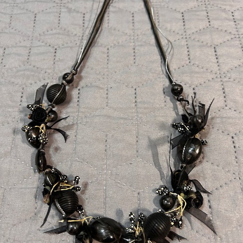 Black necklace like new