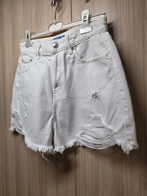 Denim shorts white, cropped, new, size M 38 10 Sinsay