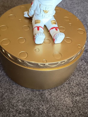 Astronaut resin decorative children's storage box