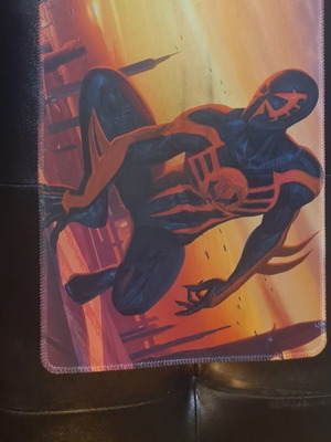 Mouse mat 90x30 cm με θέμα τον future Spiderman 2099 σαν καινούργιο