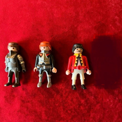 Playmobil 3 figures used, pack