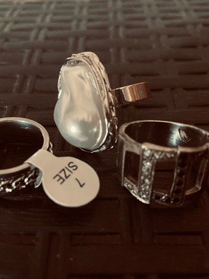 Rings size 7 like new, silver, adjustable