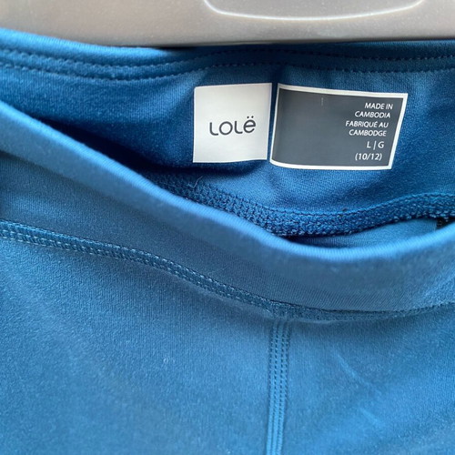 Children's sports leggings size L (10-12) like new, blue capri