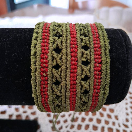 Macrame bracelet like new