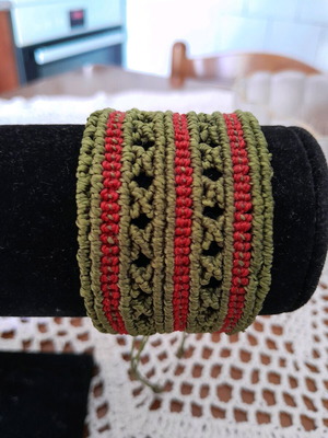 Macrame bracelet like new