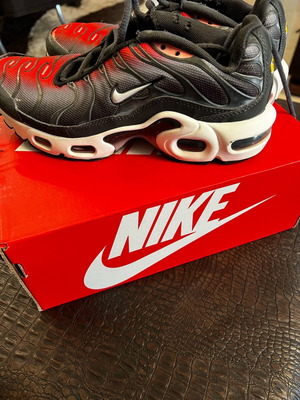 Nike Air Max Plus TN παιδικά μεταχειρισμένα νούμερο 36 μαύρο-κόκκινο