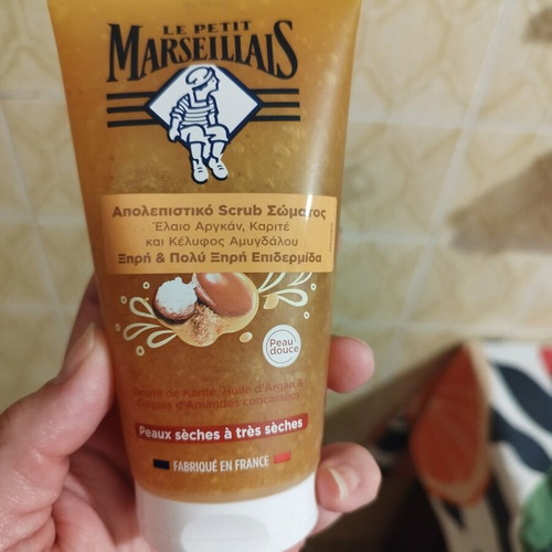 Le Petit Marseillais Body Scrub cream new