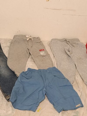 Boys' clothing set like new, 5 jeans, 2 sweatpants, 3 shorts
