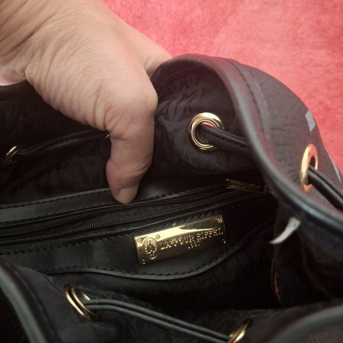 La tour Eiffel shoulder bag like new, black