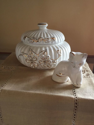 Porcelain jewelry box used with cat figurine gift