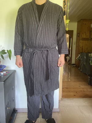 Men's pajamas like new, black and gray