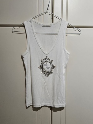 Moda Per Due sleeveless top with ribbed texture and silver detail