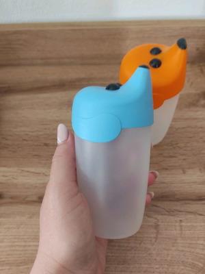 Set of 2 plastic kids cups with dog lids used
