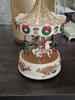 Carousel with music and battery movement like new