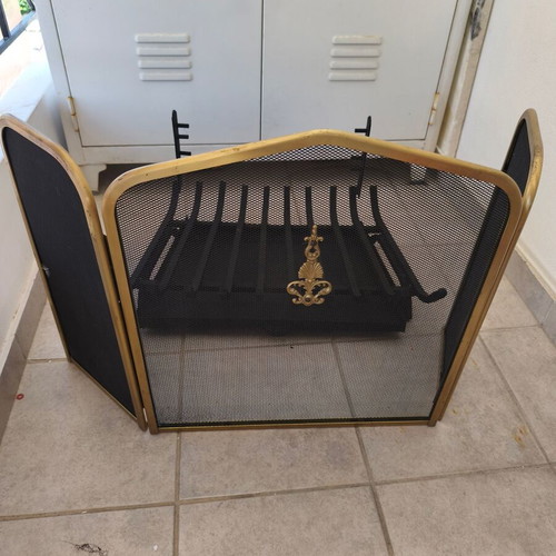 Iron fireplace grate with ash pan and screen
