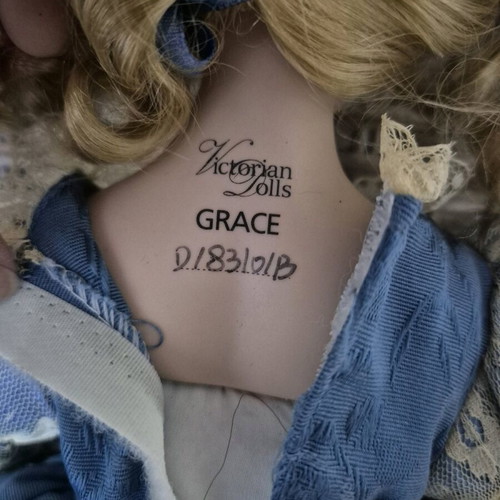 Victoria DOLLS Grace porcelain collector doll like new