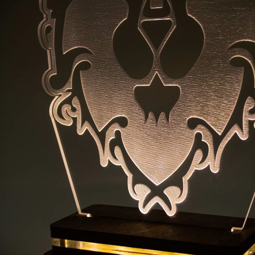 World of Warcraft Alliance LED lamp new with wooden base and plexiglass