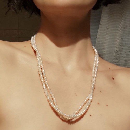 Pearl necklace used, white pearls