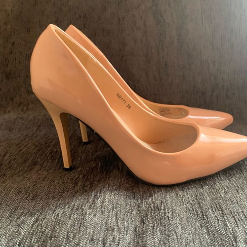 Migato patent leather pumps nude like new, size 38
