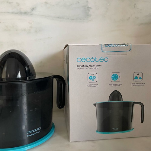 Cecotec electric juicer used with 2 cones and 1 Lt jug