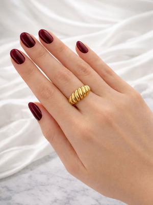 Ring new gold color in gift packaging