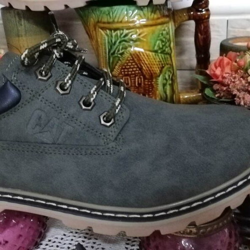 Shoe model 2026 size 42 new