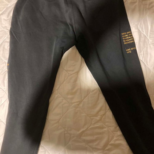 Nike Swoosh sweatpants used, size M, black with elastic cuffs