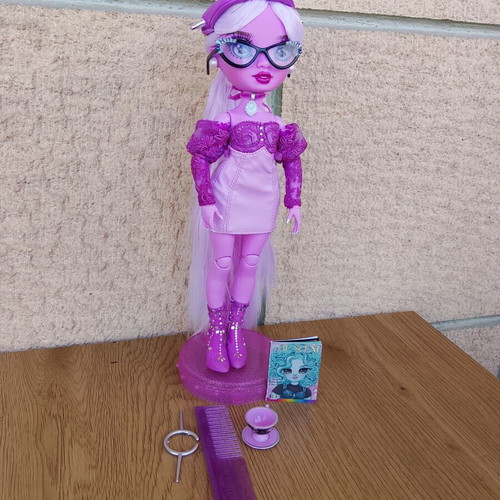 Shadow High Series 3 Lavender Lynn doll