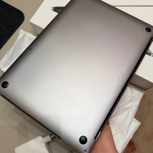 Apple MacBook Pro 15" (2016) i7 16GB RAM 256GB SSD used, with box
