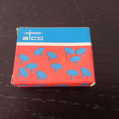 Push pins like new, 1 box