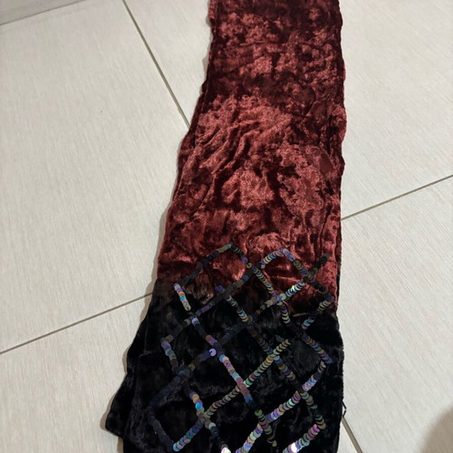 Velvet scarf like new, black and red