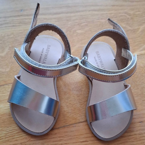 Babywalker sandals like new, size 20, gold color