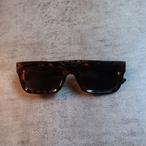 Meller Kira Tigris Carbon sunglasses like new, tortoiseshell, polarized lenses
