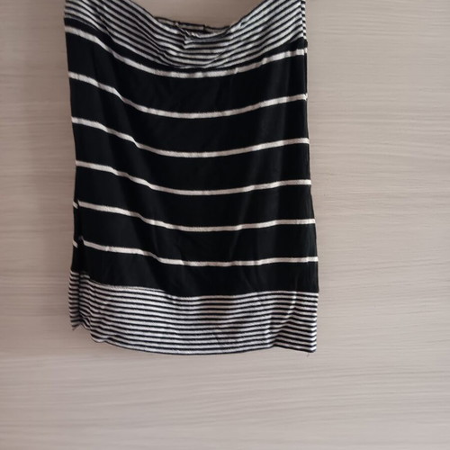 Women's top used, black and gold