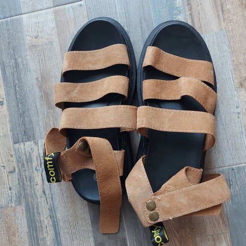 Sandals size 38 new, very comfy