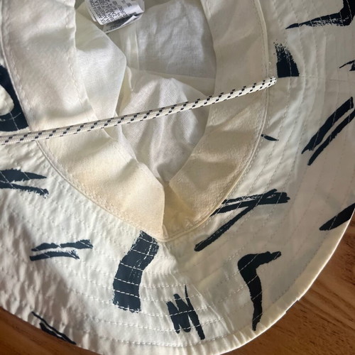 Zara bucket hat size L like new beige and black