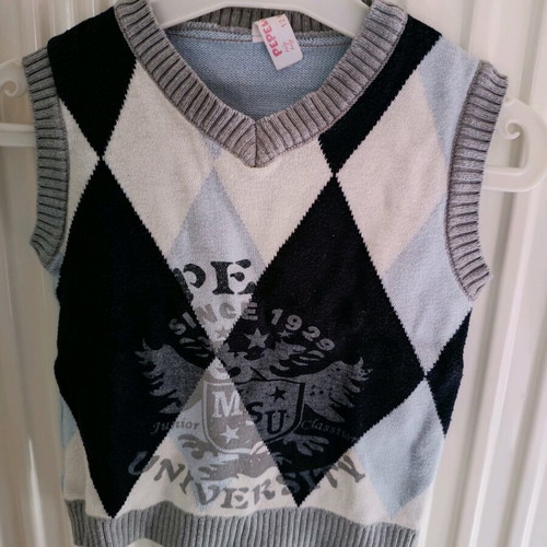 Sleeveless pullover for boy like new, 12 months