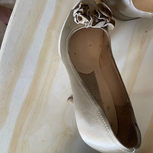 Nine West high heel pumps like new, gold beige