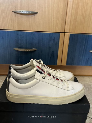 Tommy Hilfiger sneakers size 42, white