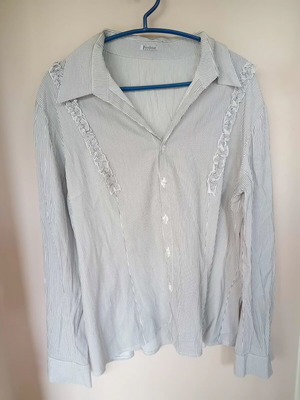 Shirt like new, size L, black and white
