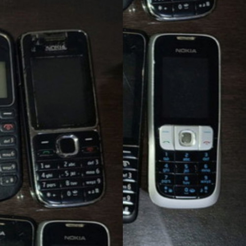 2x Old Functional Phones Nokia Samsung Mobile Phones Telephone Motorola Retro Old Button