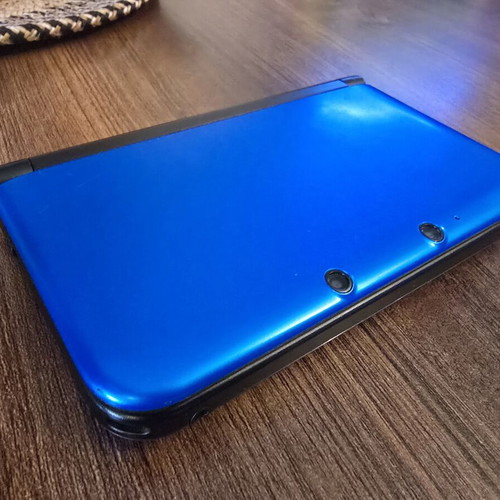 Nintendo 3DS XL unlocked used with 64GB SD card and charger