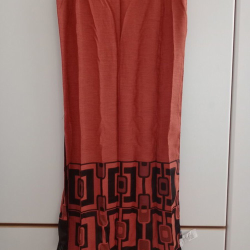 Toi&Moi scarf like new with geometric patterns and fringes