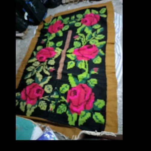 Woven wool rug like new, size 260x170