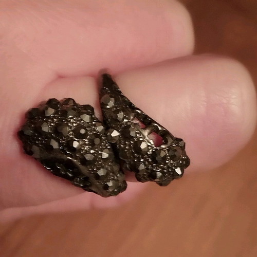 Vintage ring like new, black