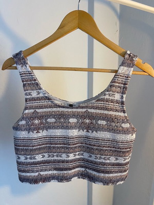 Πλεκτό καλοκαιρινό τοπ σαν καινούργιο, μέγεθος M, γκρι και μπεζ