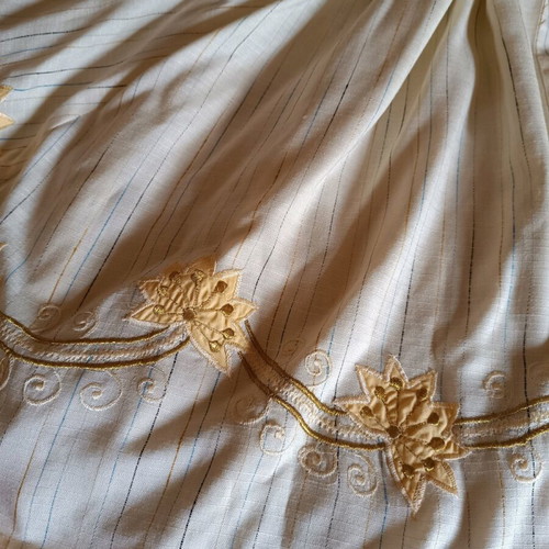 Vintage boho dress like new, size M with embroidered details