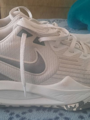 Αθλητικά παπούτσια Nike νούμερο 46 σαν καινούργια, άσπρα