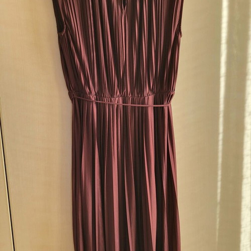 Pleated dress H&M new, medium size, burgundy with belt